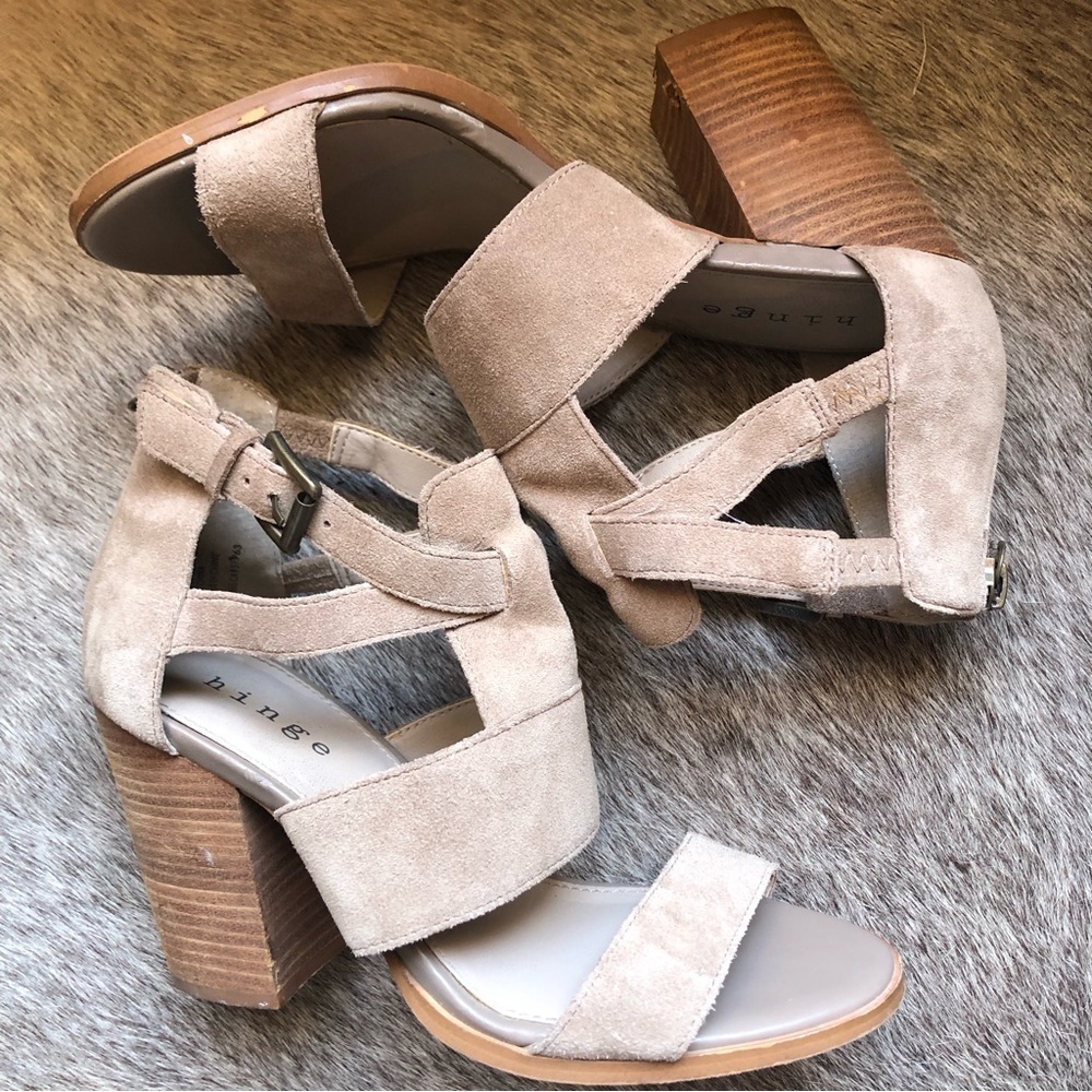 Hinge tan genuine suede block heel open toe sandal w ankle details zip back 6